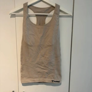 Träningslinne  - Träningslinne storlek S. Tajt modell. 