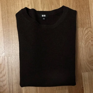  Kashmir (100%)  tröja  - En Kashmir med 100% Kashmir köpt på uniqlo för cirka 1,5 år sen. Säljer pga att den är för liten. Nypris cirka 1300kr