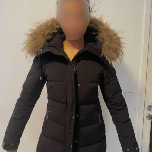 Hollies jacka - Helt ny Hollies jacka i storlek S/M använt 2 gånger. Nypris 5000kr säljs för 3500kr. 