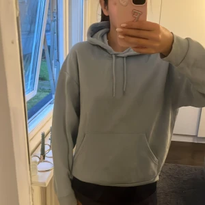 Monki hoodie - Säljer min hoodie från monki i ljusblå då den inte kommer till nån användning 🩷