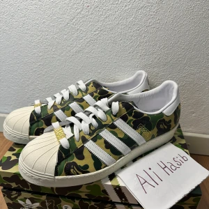 Bape 80 campus - Köpta hos sneakersnstuff, kvitto medföljer vid köp. All originalfärpackning tillkommer. Cond: 9/10