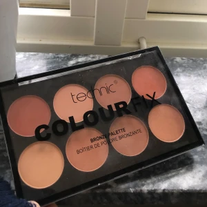 bronser palett - säljer denna snygga bronser paletten med massa fina färger från technic. aldrig använd💗