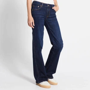 Mörkblåa bootcut jeans 💞 - Säljer mina mörkblåa bootcut jeans från lager157 då de inte kommer till användning, storlek S i short längd, använda 3grr som nya💞