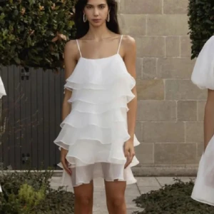 Klänning - Klänning som passar bra till studenten! Man kan även ha den på olika sätt, bra skick 💃🏽