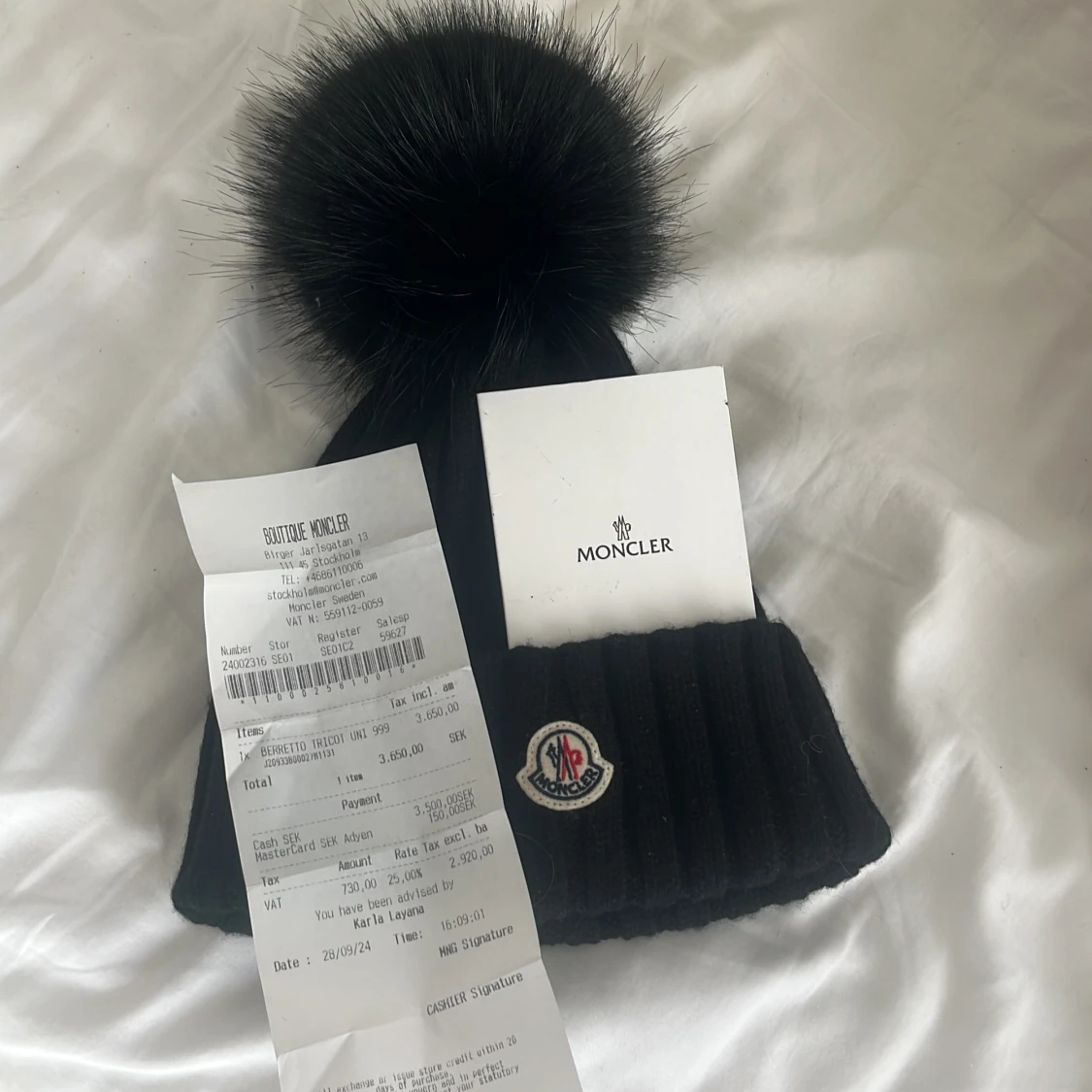 Moncler mössa  - 91