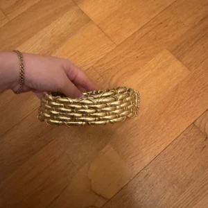 bälte - guldiga bälte använt 1 gång inga defekter, 80cm