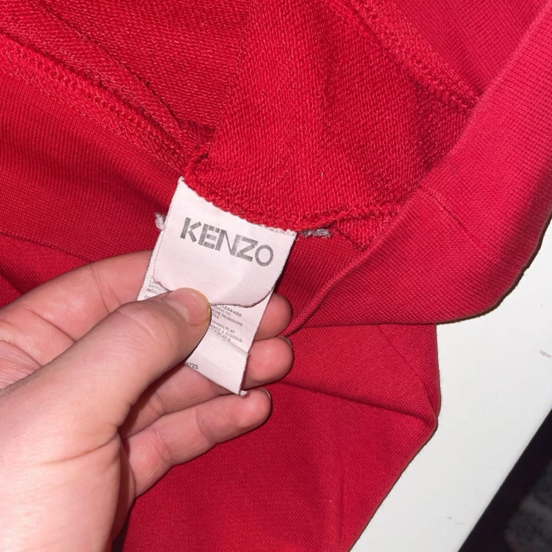 Röd tröja från Kenzo med tigerbroderi - 2