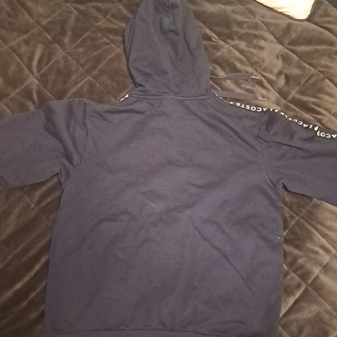 Blå och beige hoodie från Lacoste - 1