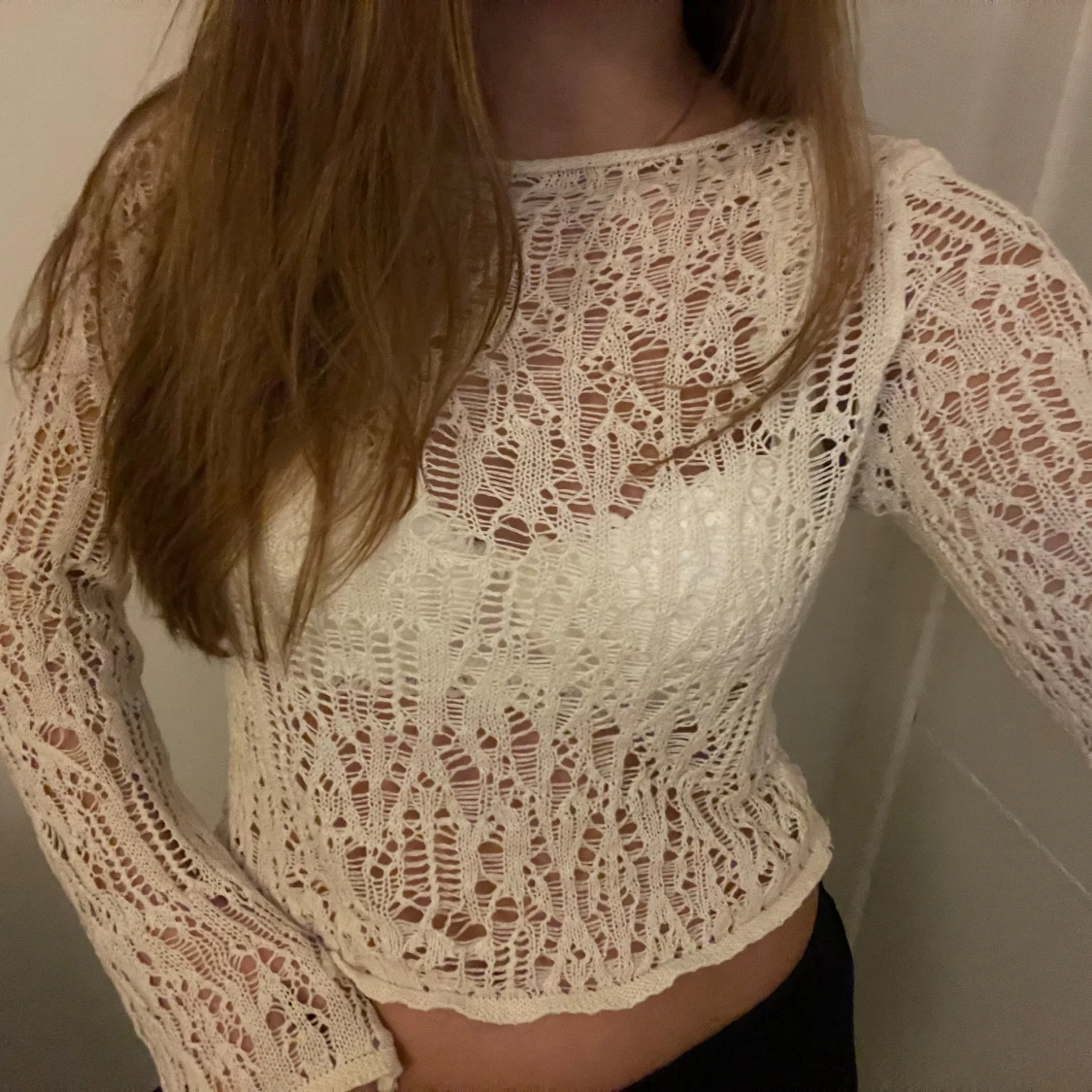 Kräm vit spetsmönstrad tröja