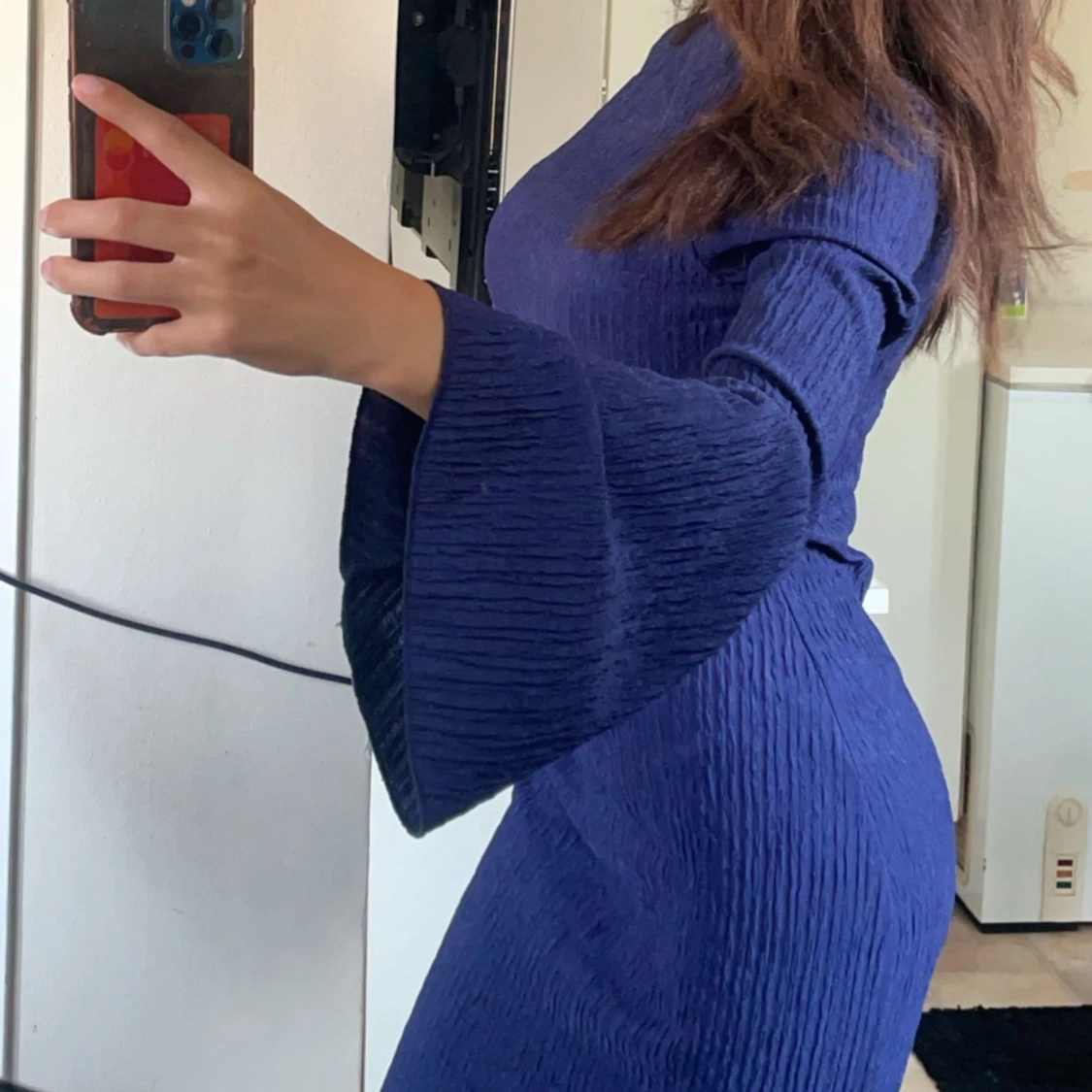 Blå långklänning med vida ärmar - 1