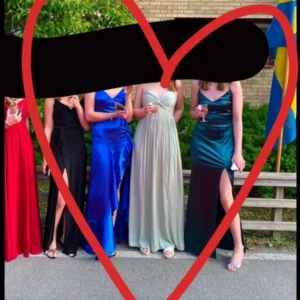 Balklänning mintgrön - Säljer min jättefina balklänning från NA-KD då jag inte längre har användning för den. Endast använd två gånger på mina två baler och har tvättats efter, alltså jätte gott skick. Köpt för 1500, pris kan diskuteras.