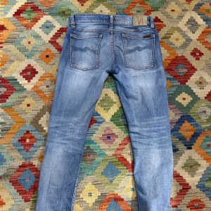 Nudie jeans - Säljer dessa sjukt snygga nudie jeans passar perfekt storlek w32 och l32, inga defekter