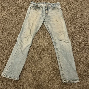 Levis 502 - Levis 502 stl 31/34 men sitter som L 32. Jag är 179 cm och väger 66 kg