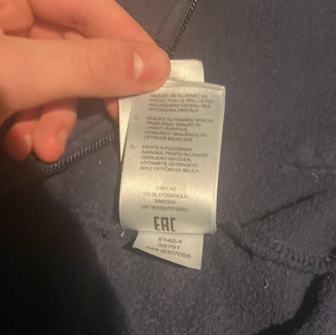 Mörkblå huvtröja från Gant - 2