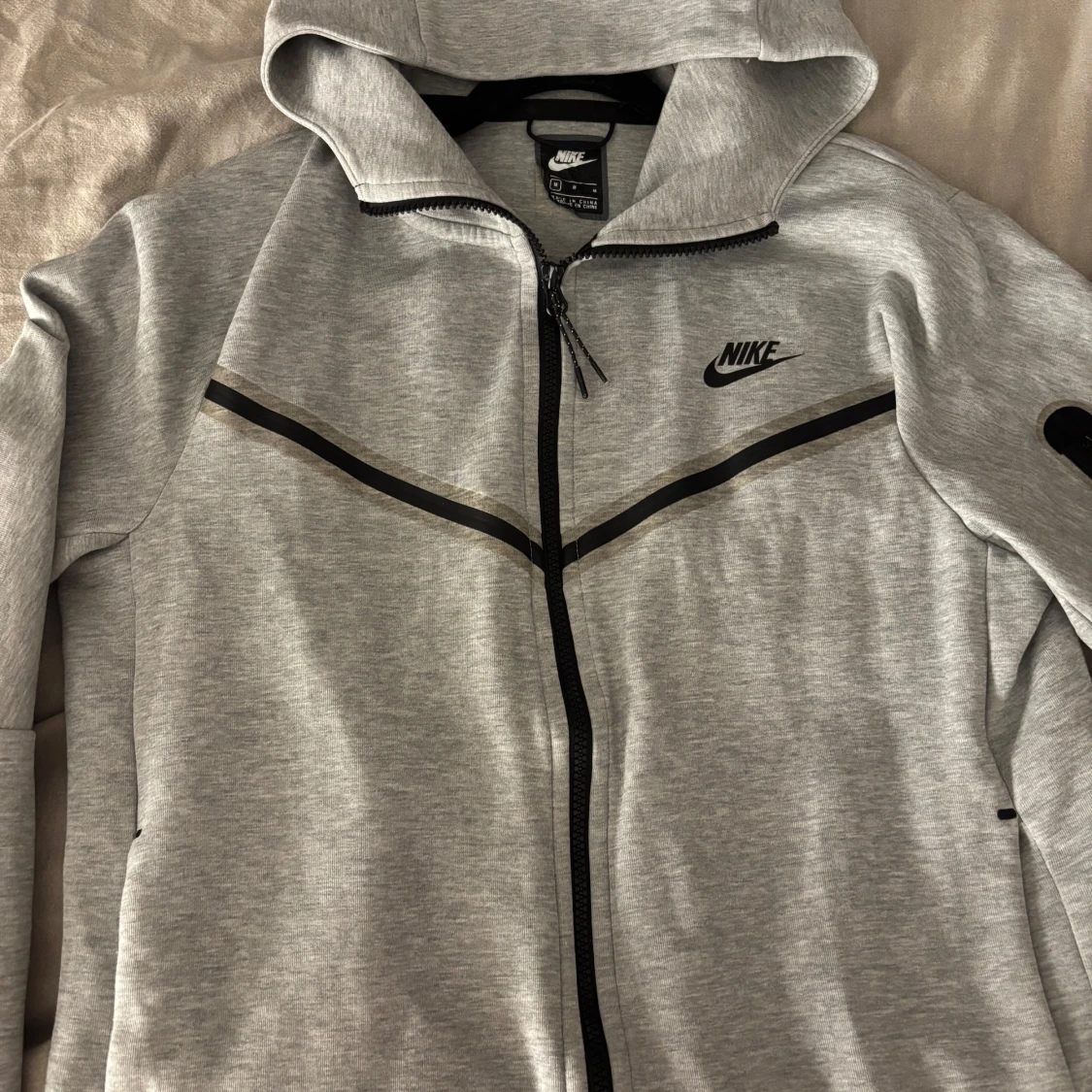 Grå nike tech 