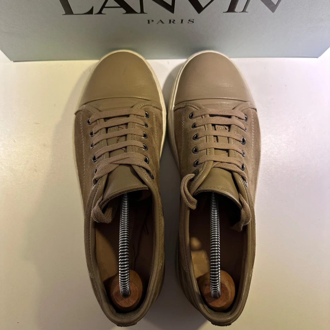 Beige sneakers från Lanvin - 1