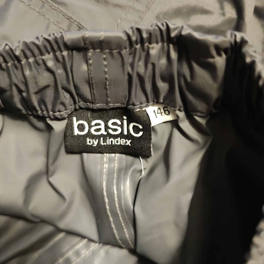 Grå täckbyxor från Lindex - 2