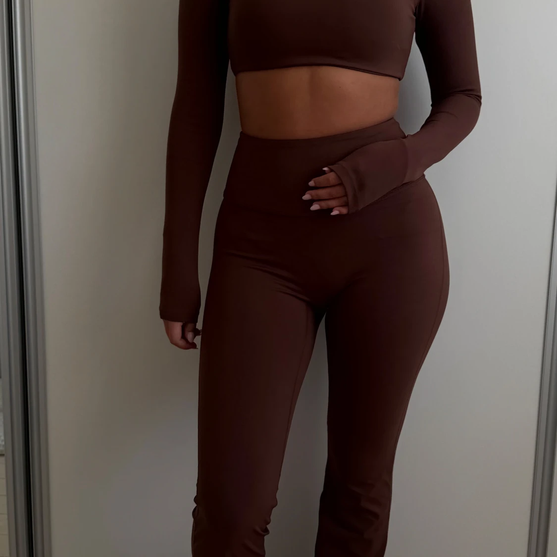 Brun långärmad croppad topp - 3