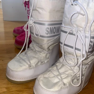 Moon boots Vita -  'SNOW BOOT' - skor liknande moonboots. Vintage, knappt använda. 