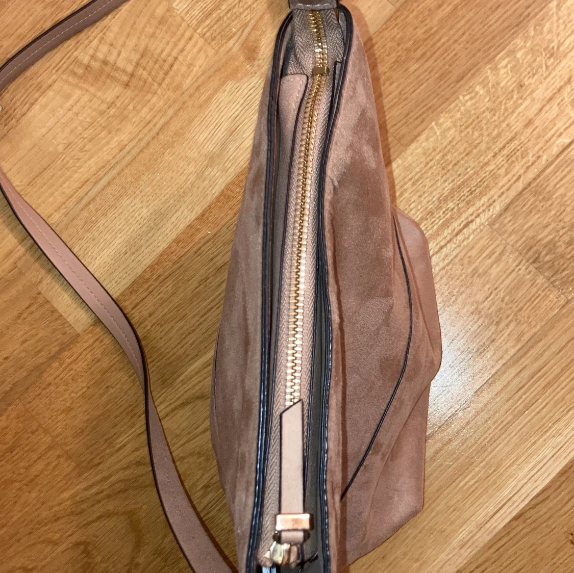 Beige axelväska med dragkedja - 3