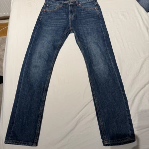 Mörk blåa jeans  - Säljer mörkblåa Jeans för ett riktigt bra pris, w29 längd: 32 pris kan diskuteras