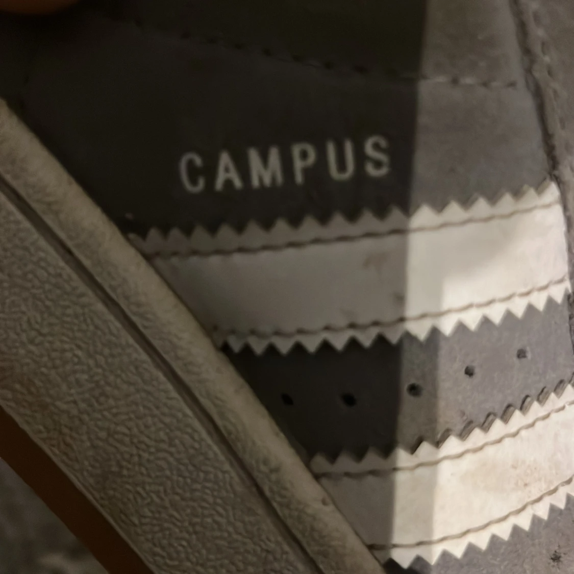 Säljer adidas campus skor storlek 36 - 3