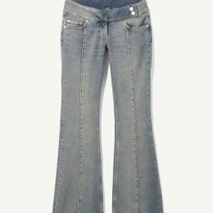 weekday jeans  - säljer för att de intw sitter som jag vill. de har inga bakfickor och jag har sprättat upp dom (be om bild för det är inte mina bilder). kom med prisförslag!!!💗