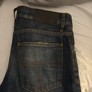 Tiger of sweden jeans - Ett par feta Tiger of sweden jeans med slitningar, modellen på jeansen heter Pistolero. Är i jättebra skick och storlek 32/34. Pris kan diskuteras!