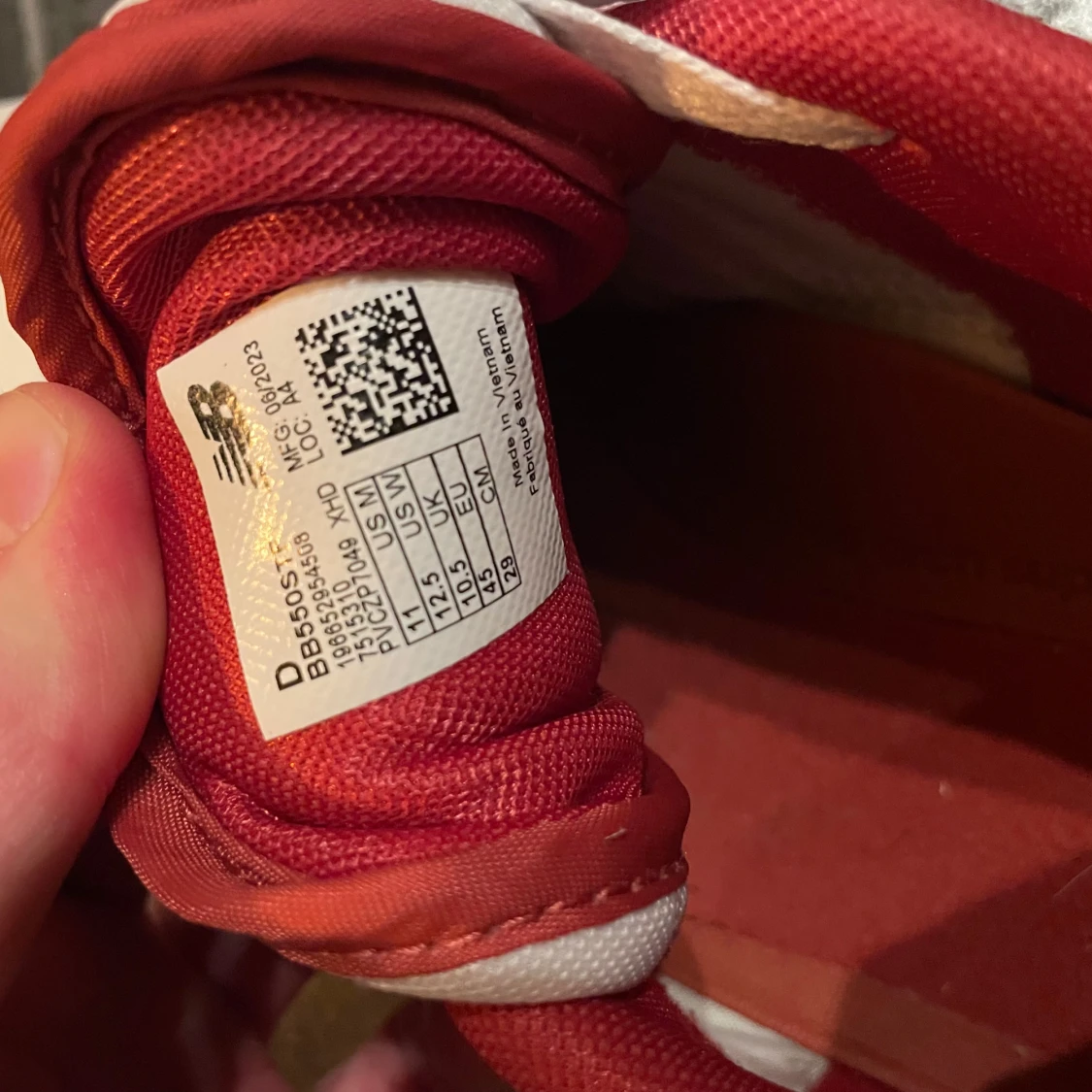 New Balance 550 sneakers i vitt och rött - 90