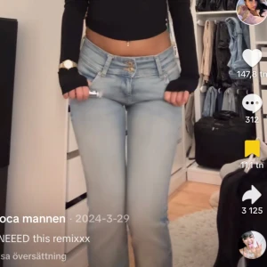 Ljusblå bootcut  - Snygga ljusblå bootcut från beshka. Har bara haft på mig dom 3 gånger . Ingen skada på dom dom ser helt nya ut 