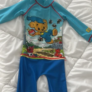 Baddräkt för små barn - Basme baddräkt jätte fin, har ett matchande luva  till, pris kan diskuteras
