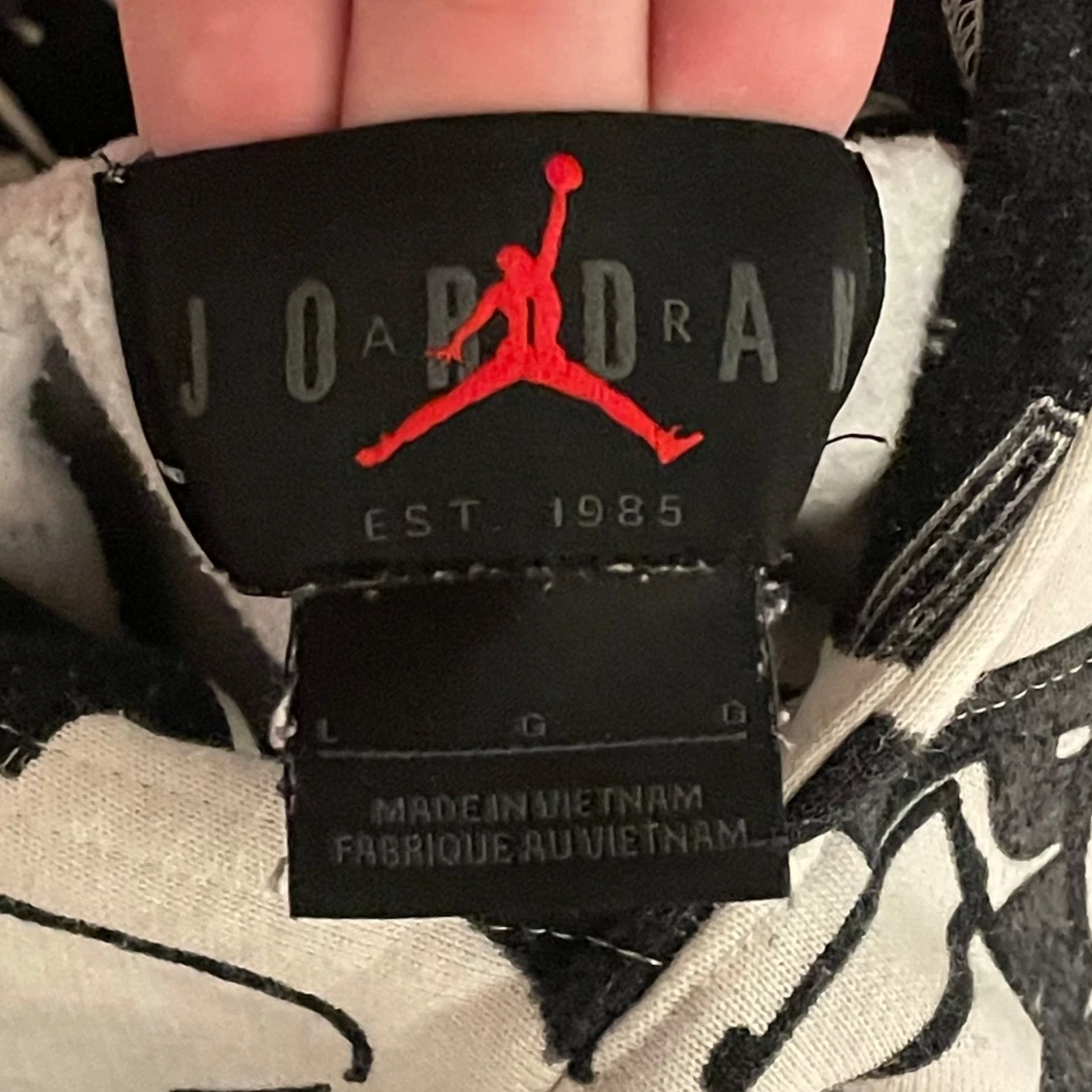 Svartvit mönstrad hoodie från Jordan - 92