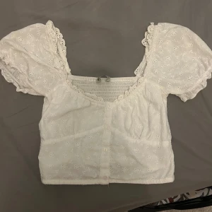 Topp  - Jätte söt topp som tyvärr är lite för liten för mig