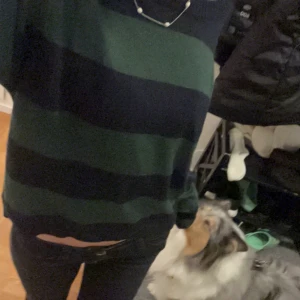 Randig tröja  - Super söt Tate langdon tröja i nyskick! Använt ett fåtal gånger men så gott som ny. Inga defekter. Tveka inte att skriva vid frågor 💕