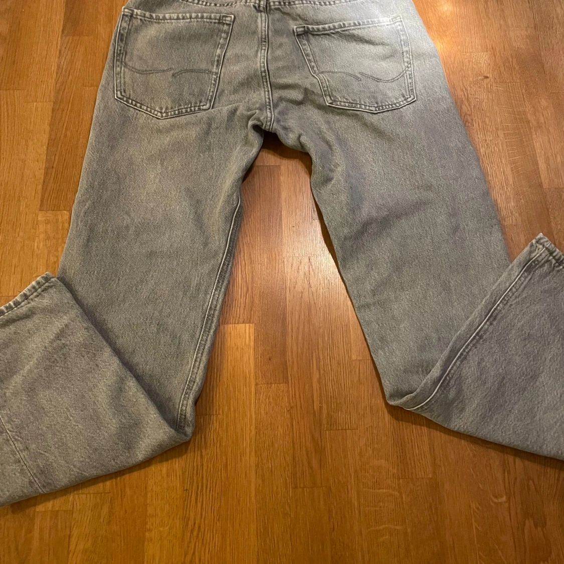 Grå jeansbyxor - 92