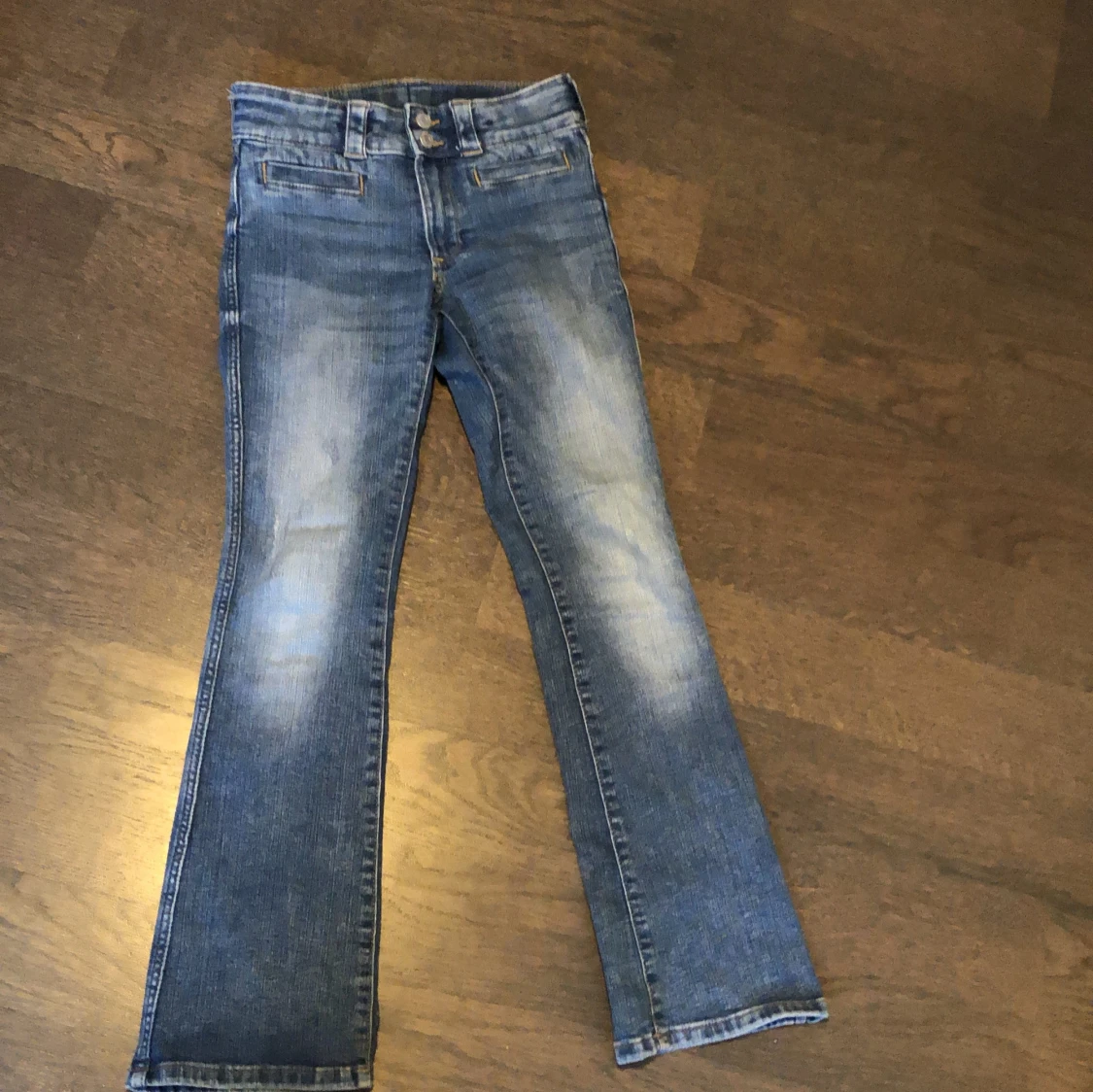 Blå jeans med bootcut - 91
