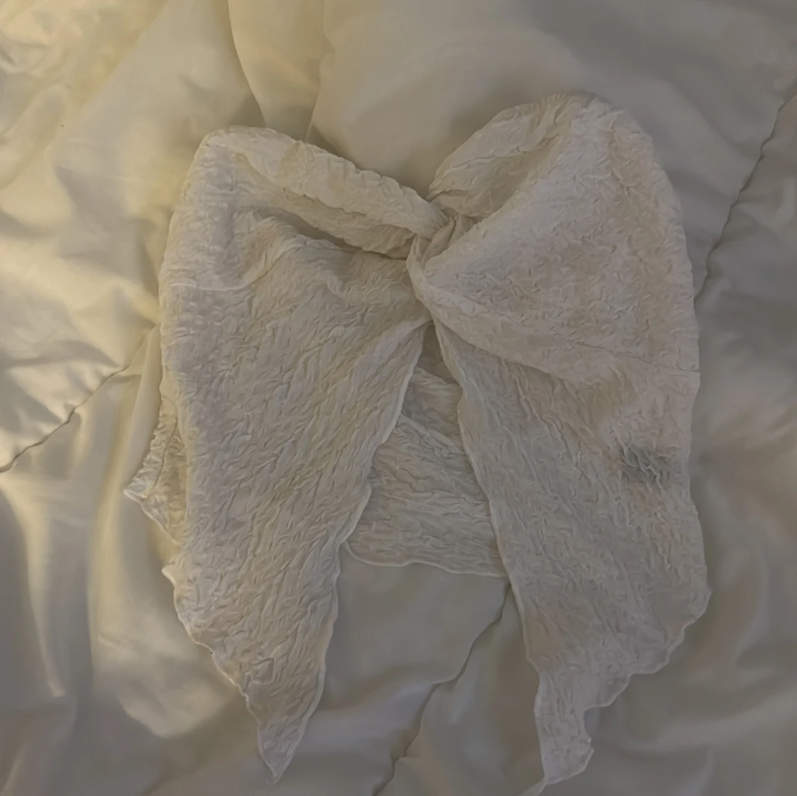 Vit axelbandslös topp