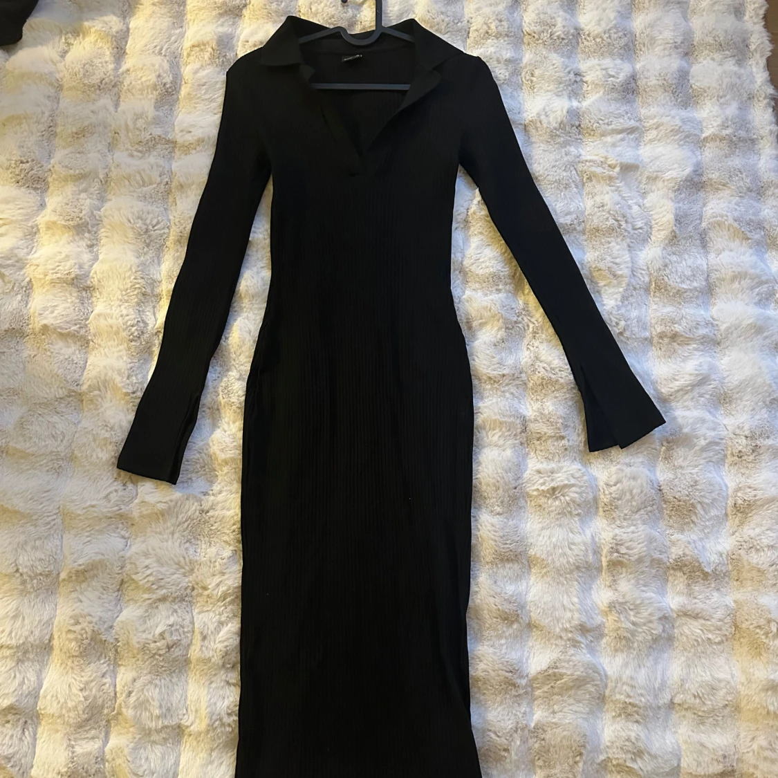 Svart ribbad klänning - 91