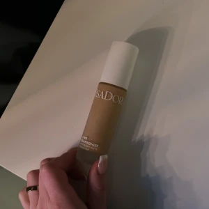 Foundation från IsaDora - Säljer en foundation från IsaDora. Då jag köpte en för mörk färg för mig, köpte sedan en till för den var skit bra!