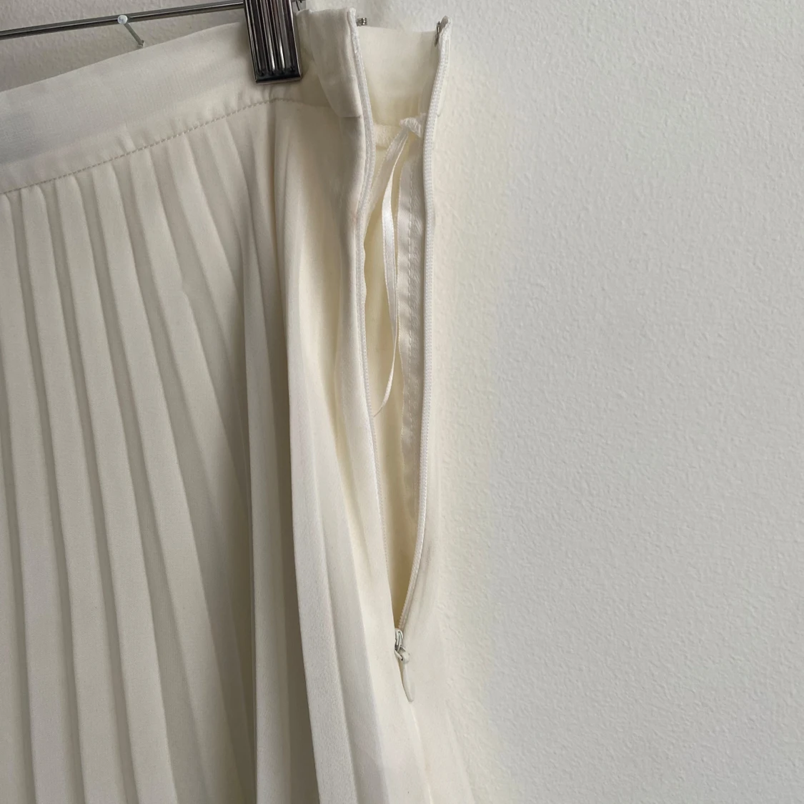 Vit plisserad kjol - 91