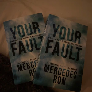 Your Fault - Boken 'Your Fault' av Mercedes Ron, andra boken i serien. Fick dubbletter i julklapp, därav säljer jag den ena helt i nyskick! 