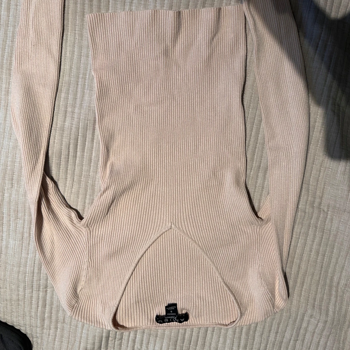 Beige ribbad polotröja