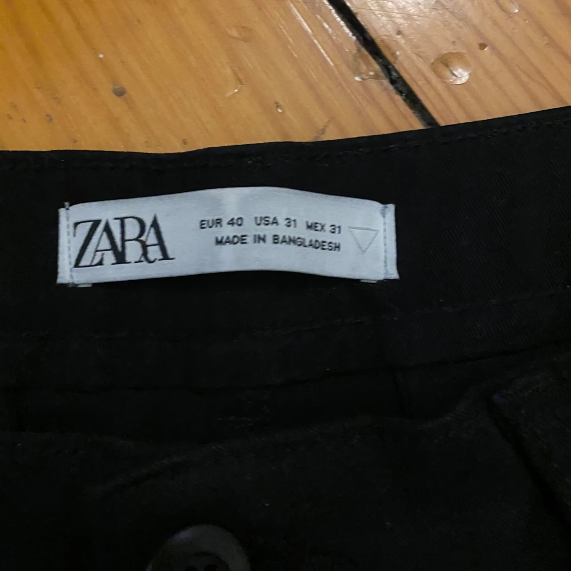 Svarta cargobyxor från Zara - 90