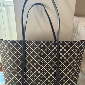 By malene Birger väska - Medelstor väska, bra skick. Nypris 2800kr.