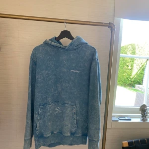 Hoodie från junkyard - Köpt på junkyard  Medium  