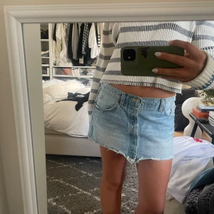 Zara kjol  - Säljer min zara kjol eftersom den inte används längre. Köpt förra sommaren, bra skick💗💗