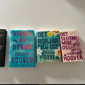 Colleen Hoover böcker - Säljer mina favoritböcker från Colleen Hoover då jag läst klart de nu! Genomlästa men inget klotter i böckerna. Styckpris på 70kr st men paketpris på 250kr😋📚🩷 (på svenska)