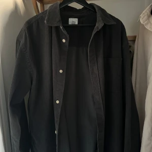 Hm overshirt - Säljer en hm overshirt i storlek L. Säljes då den inte används. 