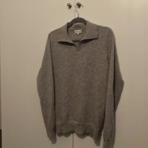 Cashmere tröja - 100% cashmere tröja Nypris: 2699 Bra skick andvänt fåtal gånger St: S