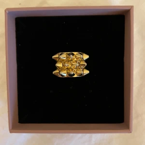 Edblad ring  - Säljer denna ringen ifrån Edblad. Skriv privat för fler bilder, pris går att diskutera 